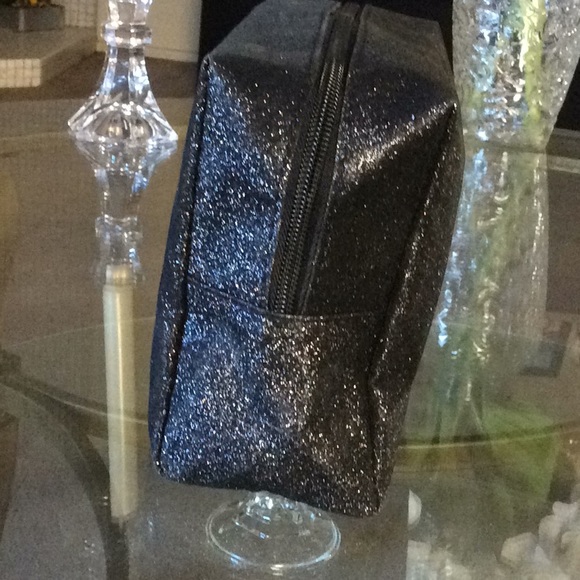 Mac cosmetics bag - Picture 2 of 7